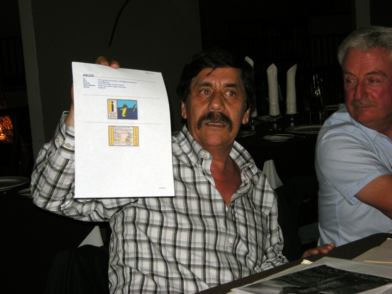 El Secretario Vitalicio muestra el 